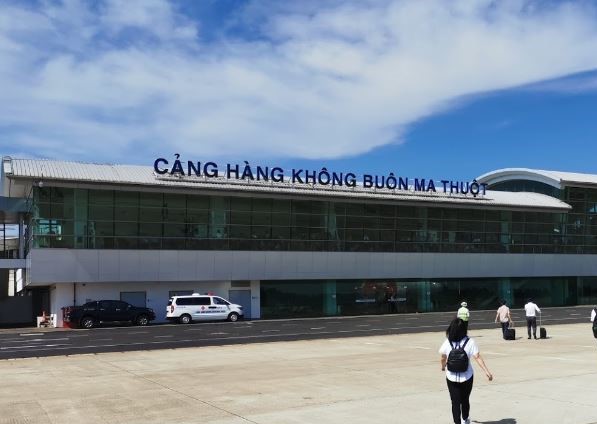 Thêm 5 cảng hàng không tạm dừng khai thác ứng phó bão Noru