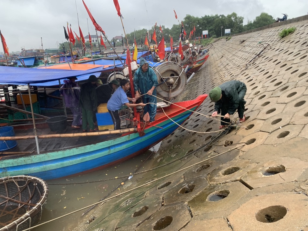 Khẩn trương giúp người dân ứng phó với bão Noru