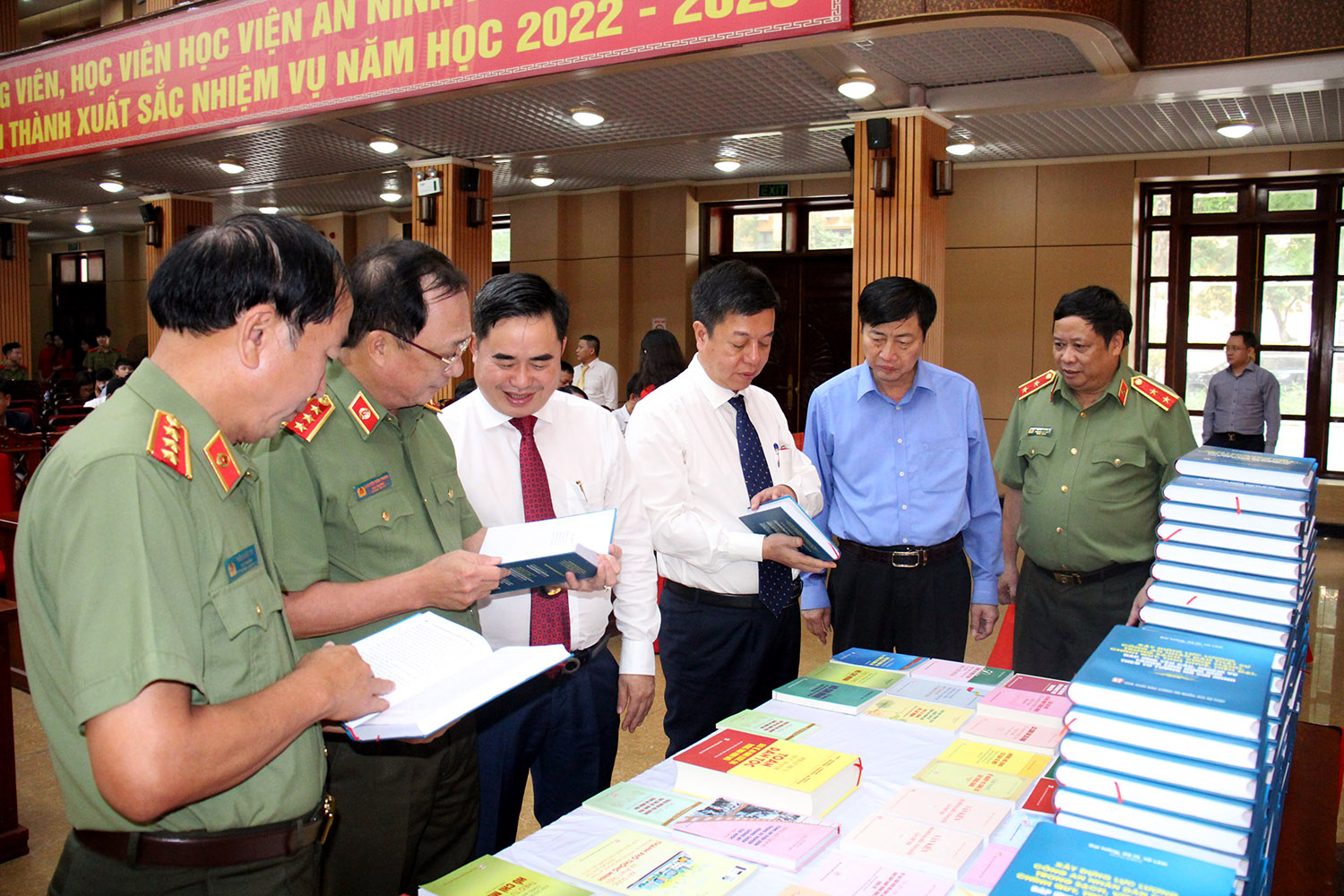 Xây dựng lực lượng Công an nhân dân đáp ứng tình hình mới