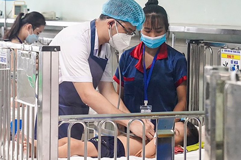 Hà Nội tăng cường giường bệnh, ứng phó với số ca mắc virus Adeno tăng cao