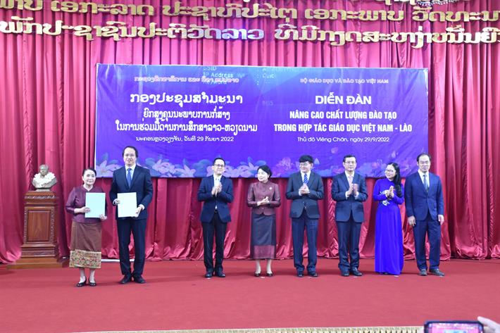 Nâng cao chất lượng đào tạo trong hợp tác giáo dục Việt Nam - Lào