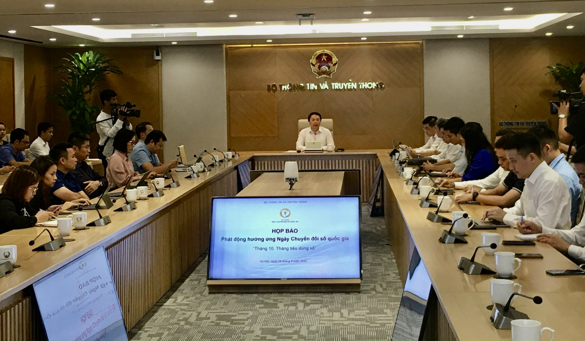 Phát động chương trình Tháng 10 - Tháng tiêu dùng số
