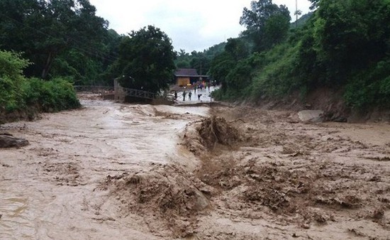 Chủ động ứng phó với mưa lũ, ngập lụt, lũ quét, sạt lở đất