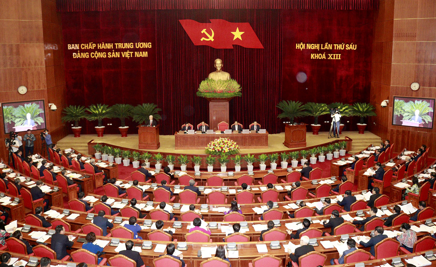 Ngày làm việc thứ nhất Hội nghị Trung ương 6 khóa XIII