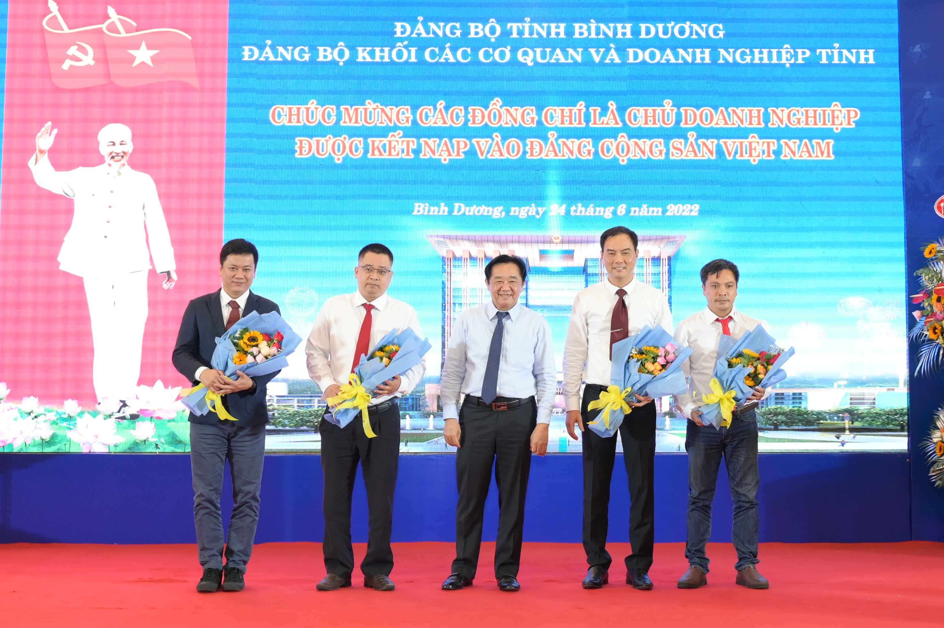 Bình Dương Nhiều điểm sáng về phát triển Đảng trong công nhân lao động