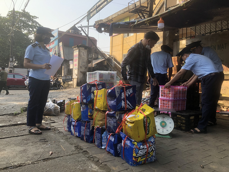 Đẩy mạnh ngăn chặn nhập lậu, vận chuyển, buôn bán hoa quả trái phép