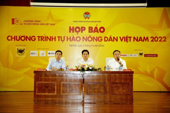 Tôn vinh 100 nông dân xuất sắc 2022