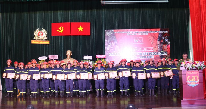 TP Hồ Chí Minh Tuyên dương cán bộ, chiến sĩ Cảnh sát PCCC và cứu nạn, cứu hộ