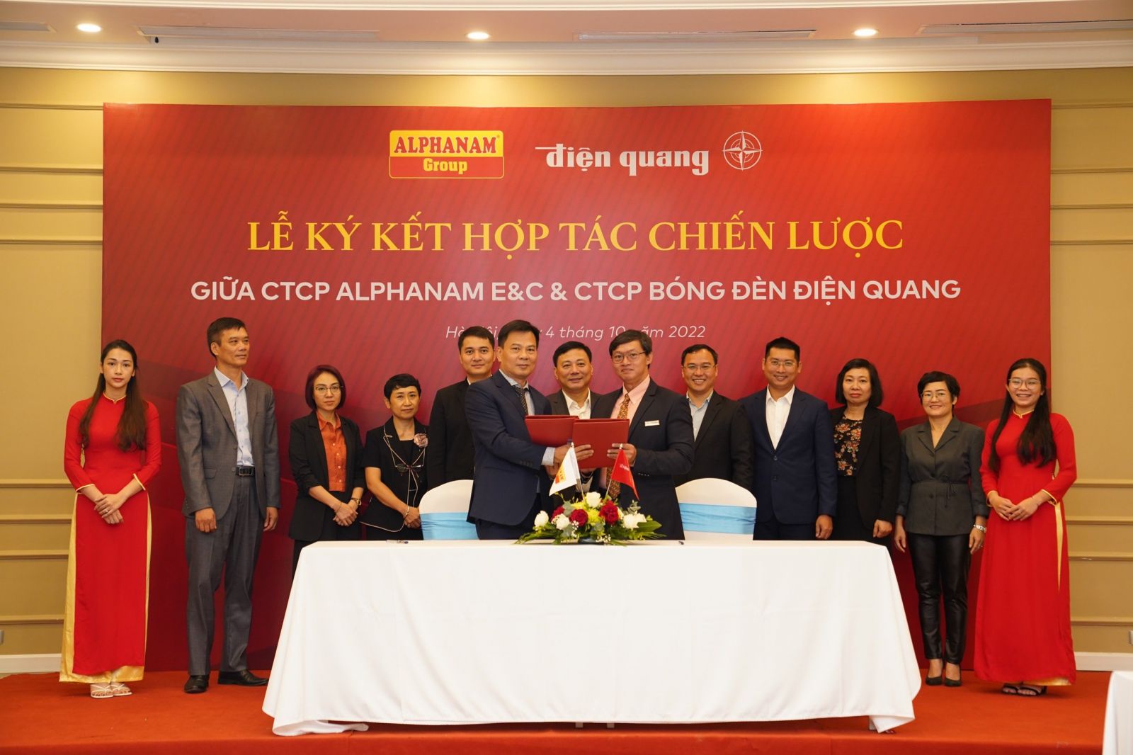 Điện Quang và Alphanam ký kết hợp tác chiến lược