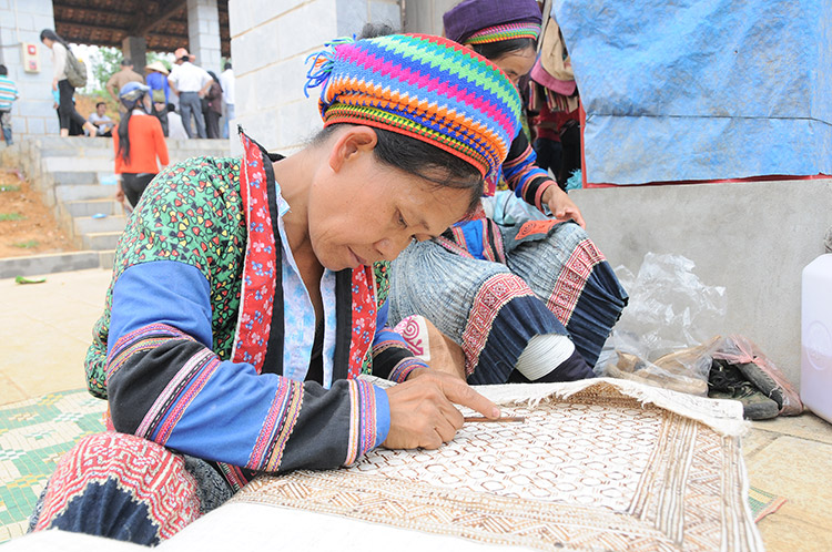 Sắc chàm kể chuyện văn hóa người H’Mông