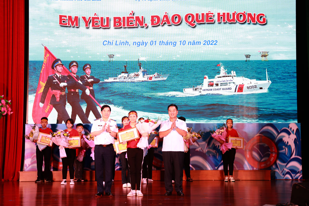 Lan tỏa tình yêu biển, đảo