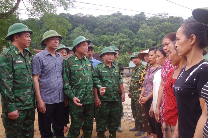 Bộ Tư lệnh Bộ đội Biên phòng thăm, động viên nhân dân vùng lũ