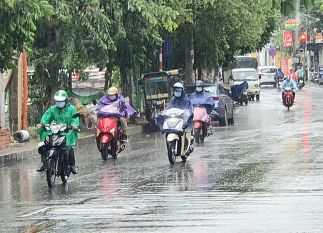 Các tỉnh Bắc Bộ trời nắng; các tỉnh Nam Bộ có mưa