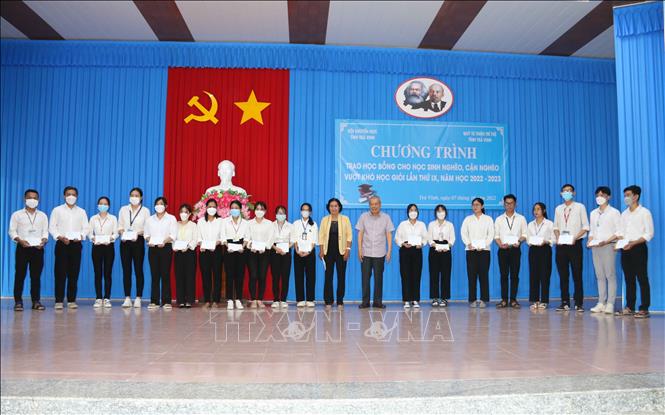 Trà Vinh Trao 334 suất học bổng cho học sinh, sinh viên nghèo hiếu học
