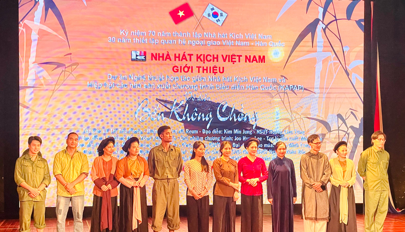 Việt Nam - Hàn Quốc phối hợp dựng vở “Bến không chồng”