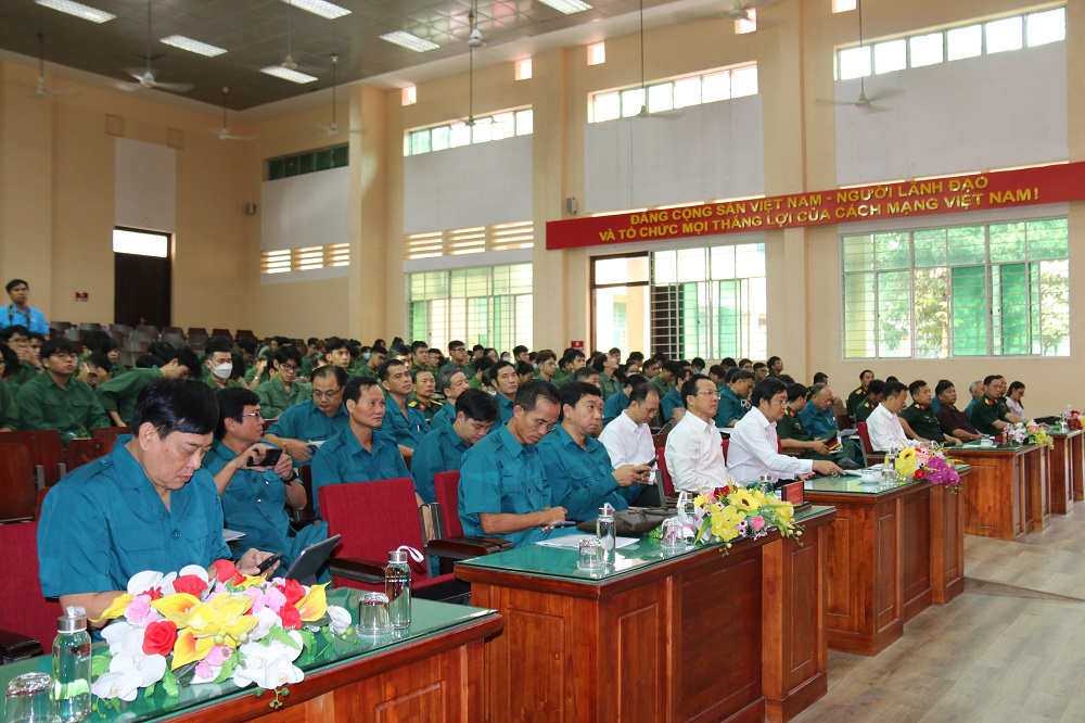 Nắm chắc chính sách, pháp luật về quốc phòng, an ninh, phòng thủ dân sự