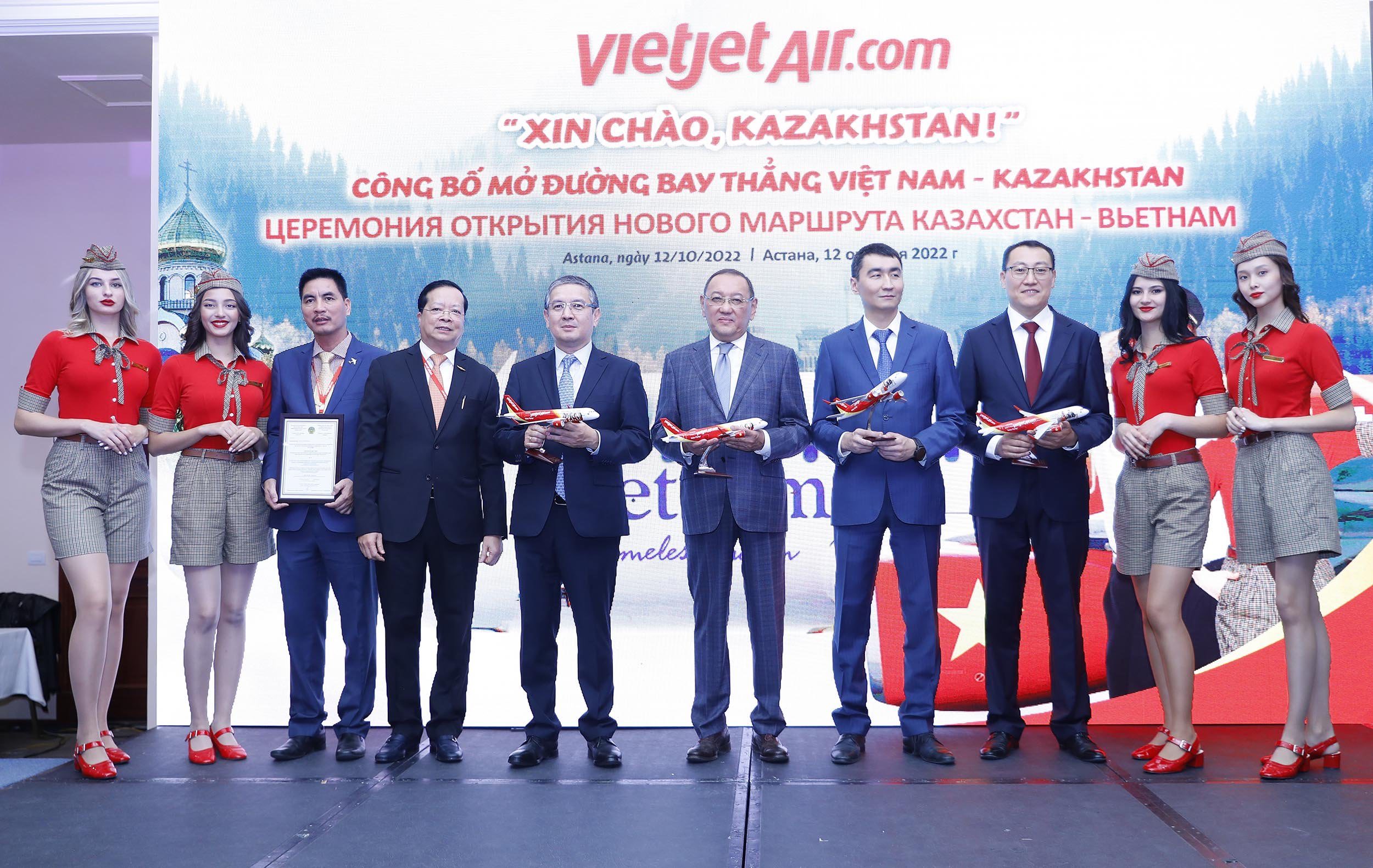 Du khách Kazakhstan khám phá Việt Nam với đường bay thẳng của Vietjet