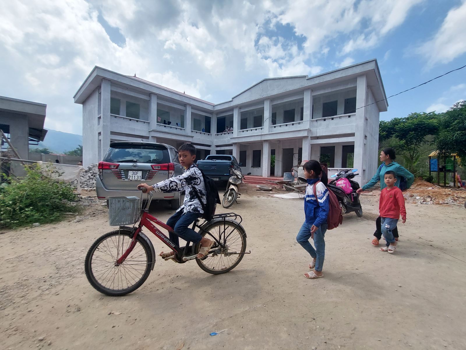 BSR đồng hành tài trợ xây trường học ở biên giới