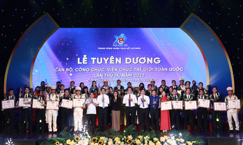 Tuyên dương 42 “Cán bộ, công chức, viên chức trẻ giỏi” năm 2022