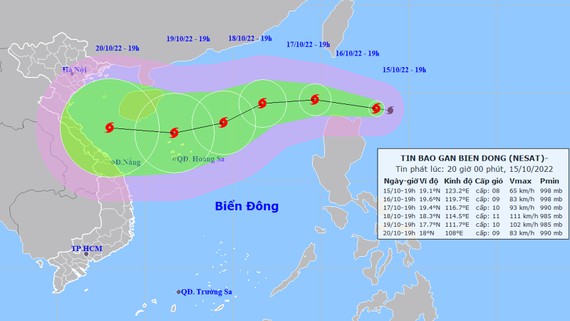Bão Nesat đang hướng vào Biển Đông