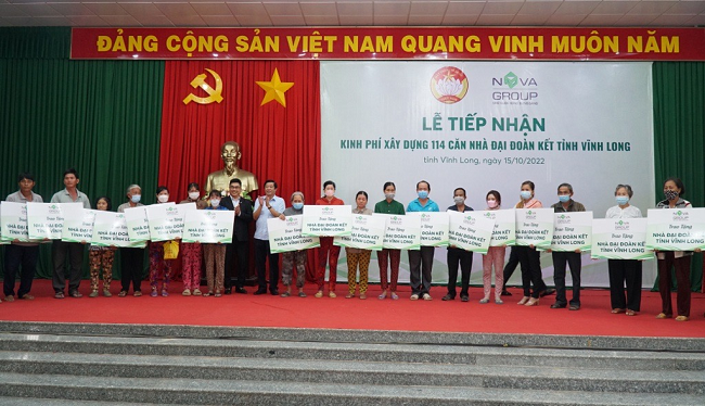 NovaGroup trao tặng kinh phí xây dựng 114 căn nhà đại đoàn kết