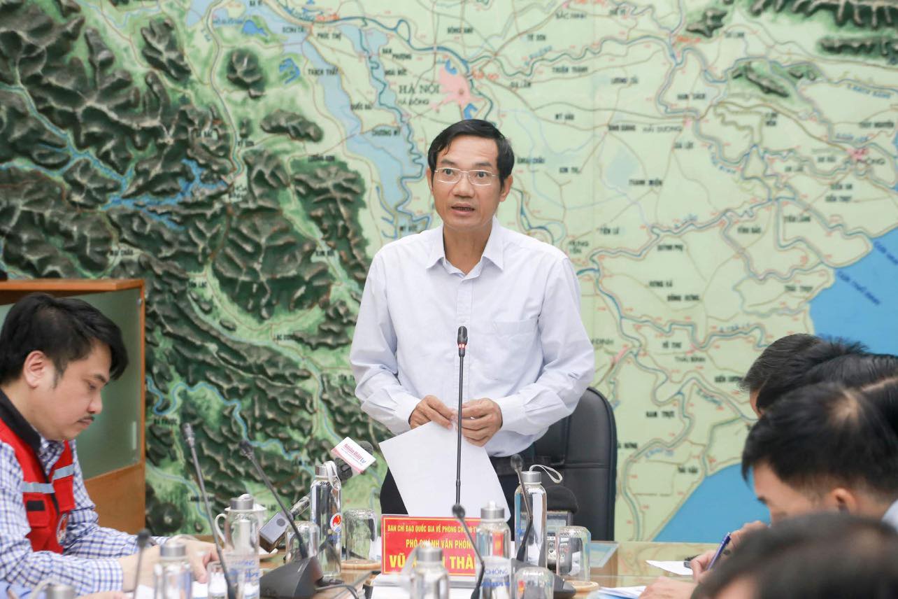Khẩn trương tập trung ứng phó với bão số 6