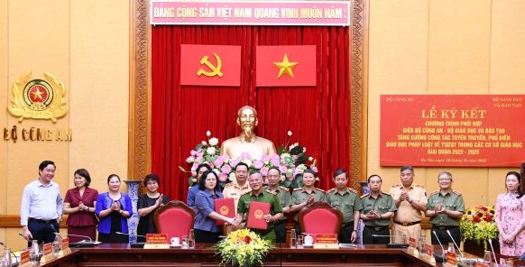Tăng cường phối hợp bảo đảm TTATGT giữa Bộ Công an và Bộ GD ĐT