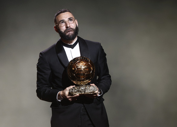 Tiền đạo Karim Benzema giành Quả bóng Vàng 2022