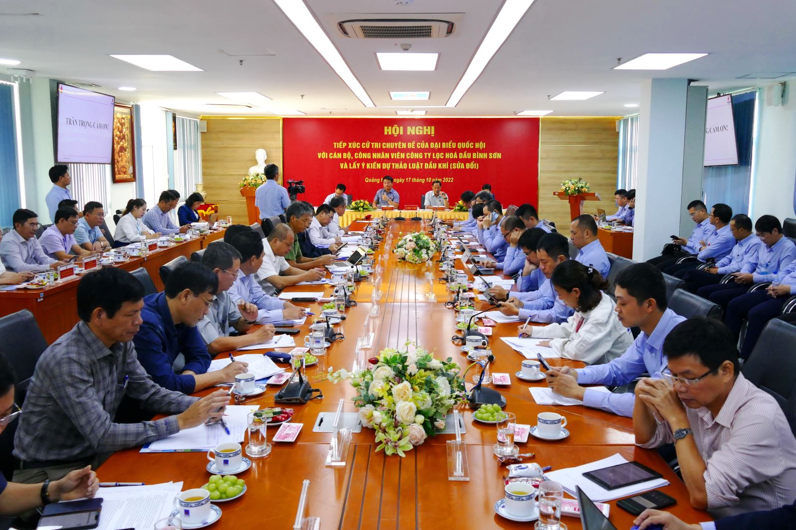 Phó Chủ tịch Quốc hội Trần Quang Phương tiếp xúc cử tri tại Công ty Cổ phần Lọc hóa dầu Bình Sơn