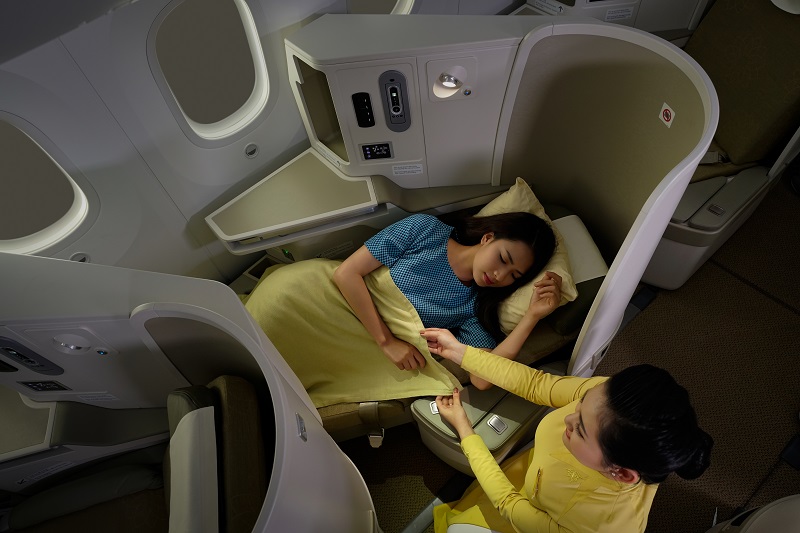 Mua vé phổ thông Vietnam Airlines được nâng hạng thương gia miễn phí