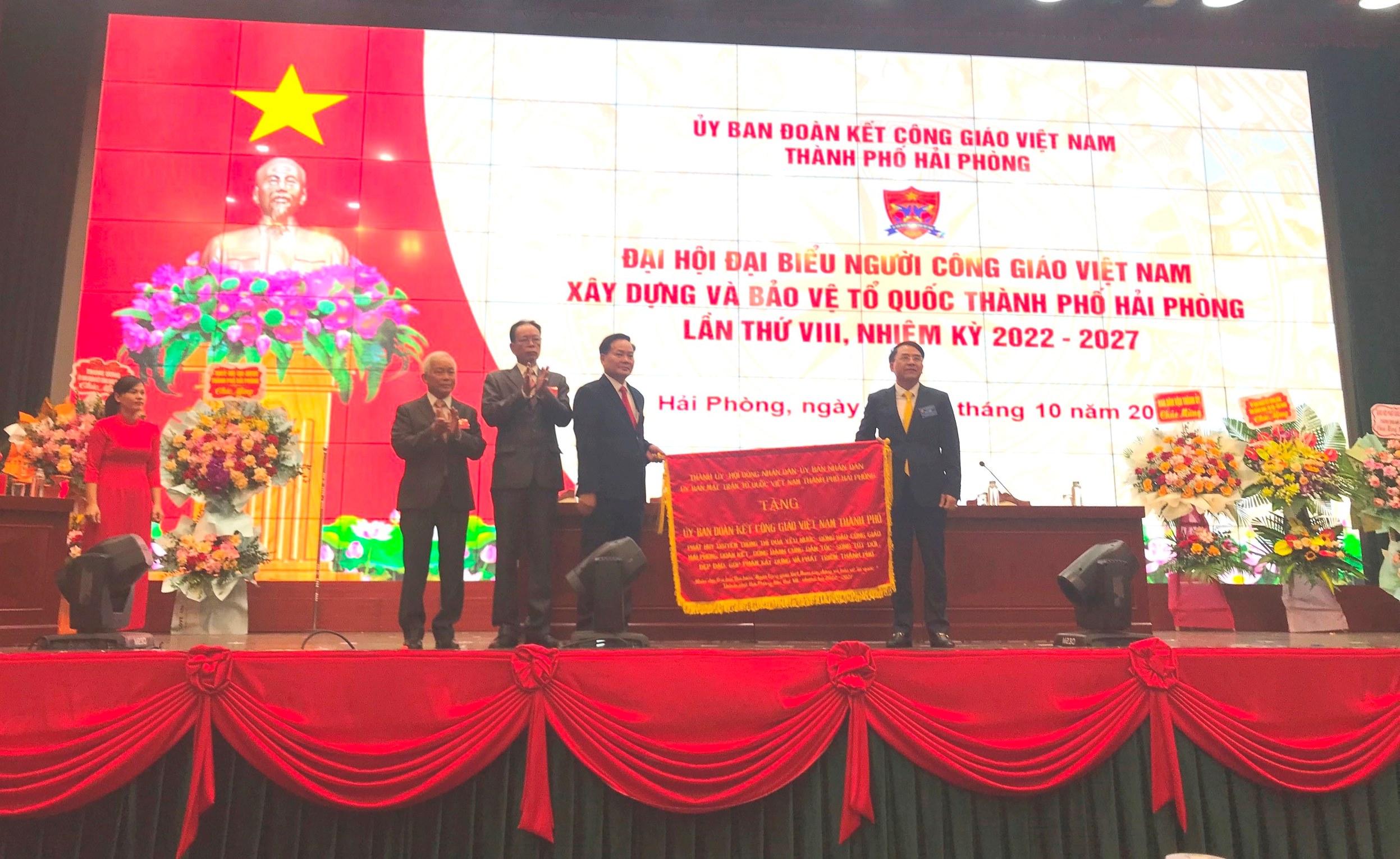 Đưa phong trào thi đua trong đồng bào Công giáo phát triển lên tầm cao mới
