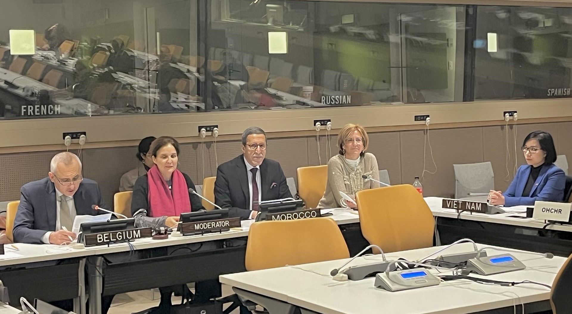 Chia sẻ kinh nghiệm về tiến trình hài hòa hóa luật pháp quốc gia với tiêu chuẩn lao động quốc tế