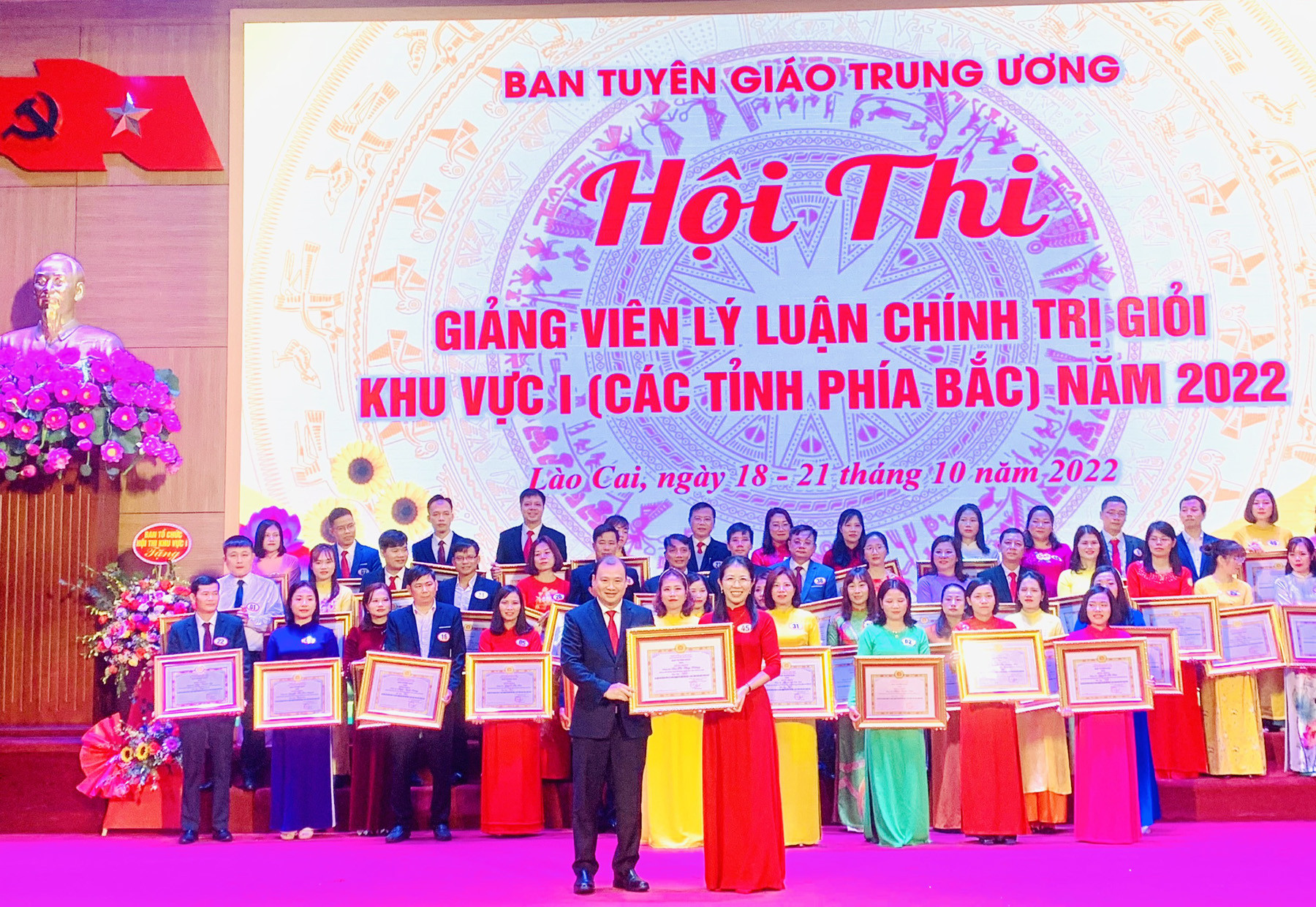 Chu Thị Thúy Hường giành giải Nhất Giảng viên lý luận chính trị giỏi