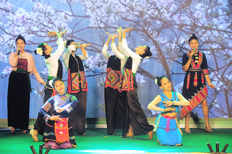 Sắc màu Sơn La giữa mùa thu Hà Nội