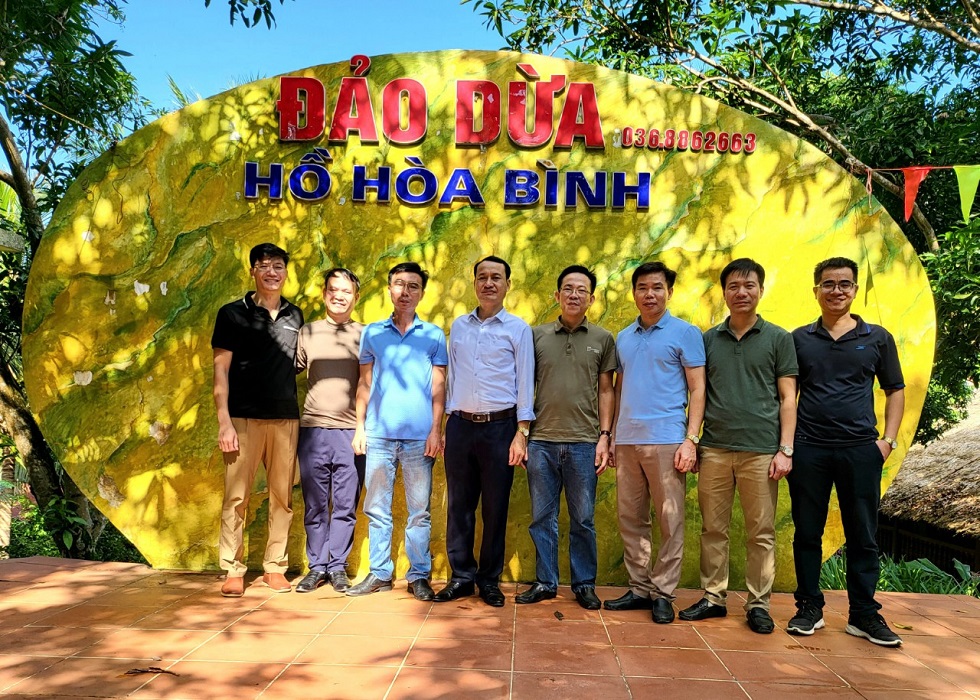 Độc đáo du lịch hồ Hòa Bình