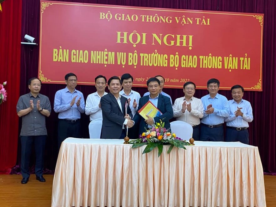 Bộ trưởng Bộ Giao thông Vận tải nhận bàn giao trọng trách