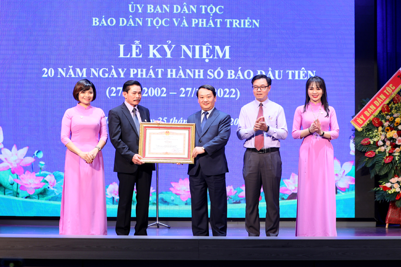 Xây dựng Báo Dân tộc và Phát triển thành cơ quan báo chí - truyền thông đa phương tiện