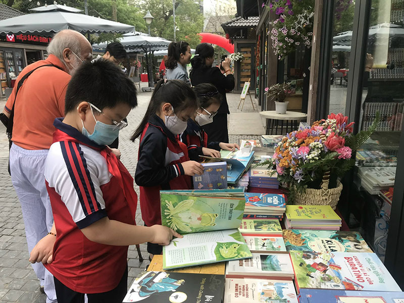 “Phố sách tháng 10” với chủ đề “Ngôn ngữ và nguồn cội”