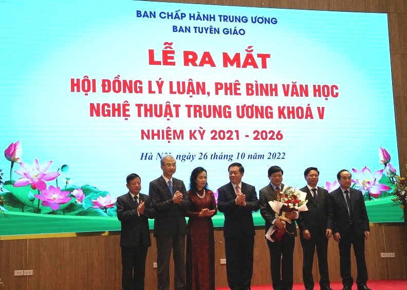 Ra mắt Hội đồng Lý luận phê bình văn học nghệ thuật Trung ương khóa V