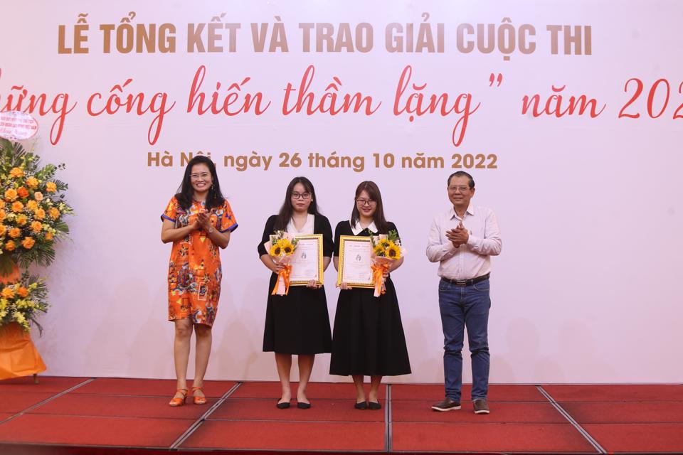 28 tác giả nhóm tác giả nhận giải cuộc thi “Những cống hiến thầm lặng”