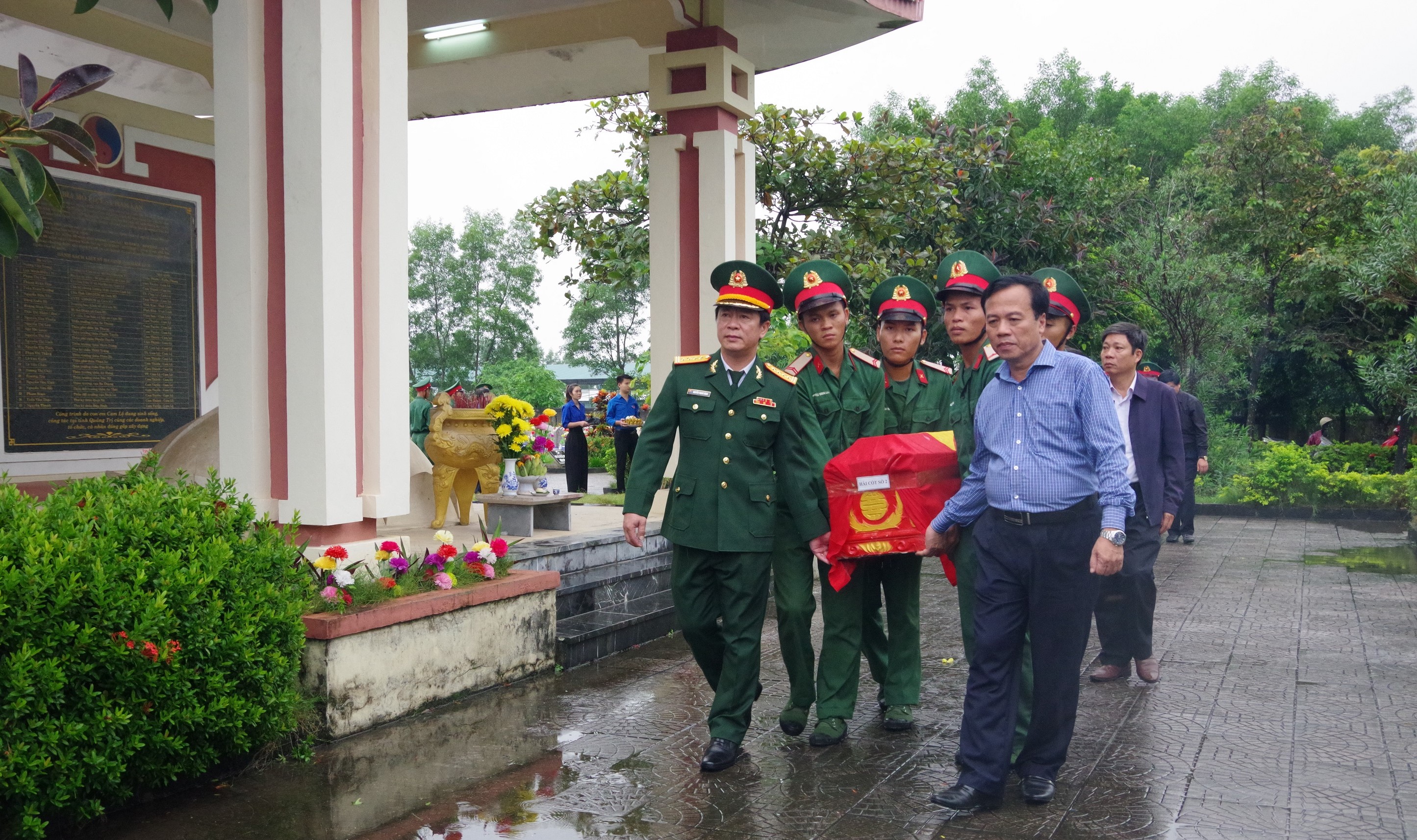 Truy điệu và an táng 8 hài cốt liệt sĩ tại Cam Lộ, Quảng Trị