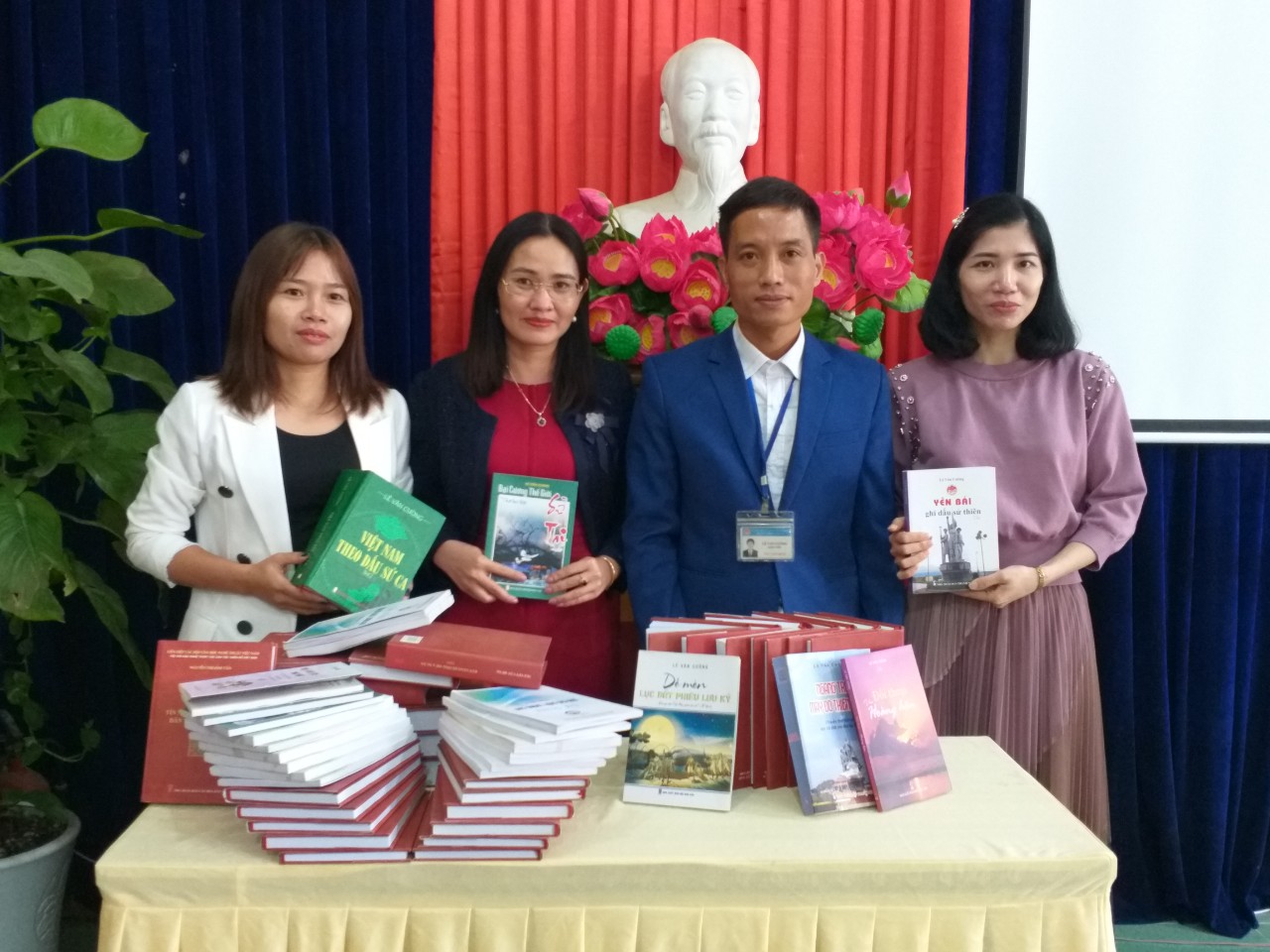 Thầy giáo trẻ truyền lửa đam mê lịch sử qua những vần thơ lục bát