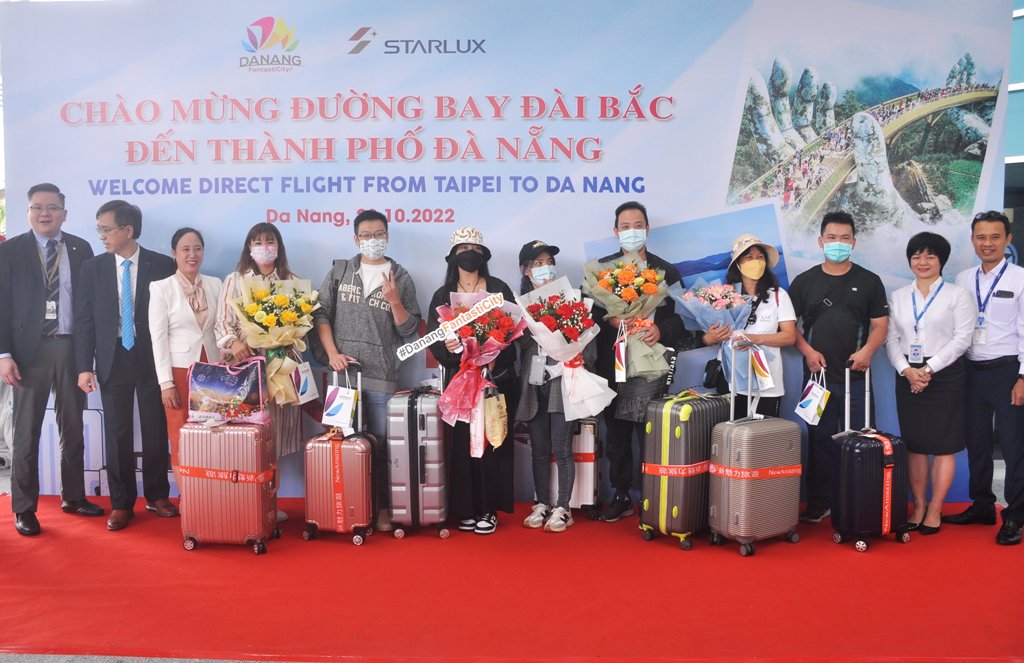 Đón chuyến bay đầu tiên từ Đài Bắc Trung Quốc đến Đà Nẵng sau dịch COVID-19