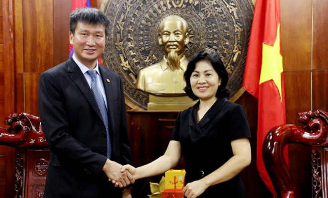 Chủ tịch UBND tỉnh Yên Bái chào xã giao Tổng Lãnh sự quán Việt Nam khu vực Bắc Lào