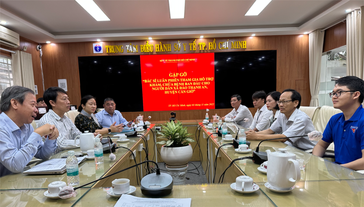 TP Hồ Chí Minh Các bác sĩ trẻ tình nguyện chăm sóc sức khoẻ cho người dân