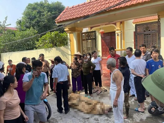 Khởi tố vụ 3 con gái tưới xăng đốt nhà mẹ đẻ ở Hưng Yên