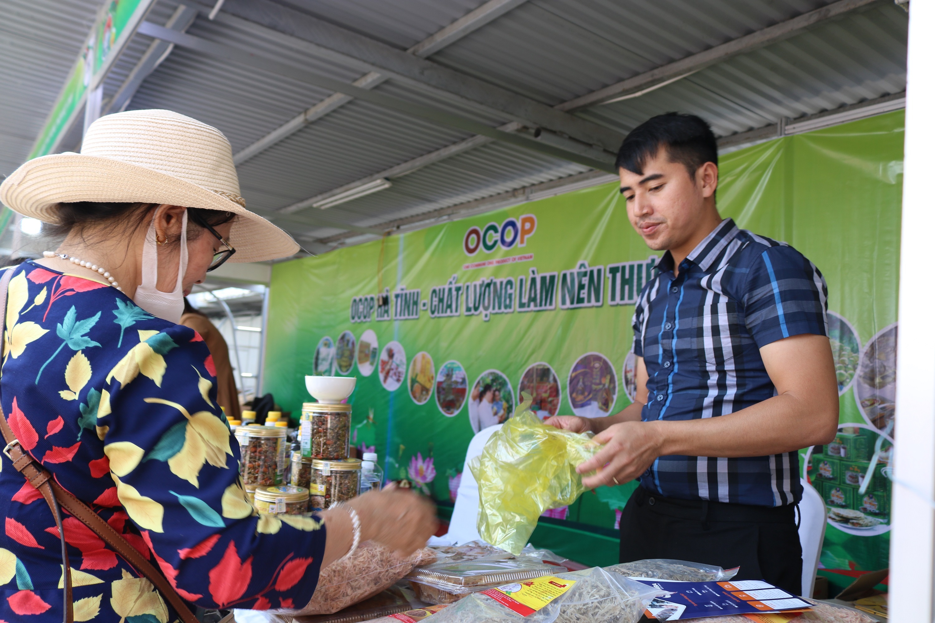 Khai mạc Tuần lễ nông sản, sản phẩm OCOP tiêu biểu Hà Tĩnh tại Hà Nội