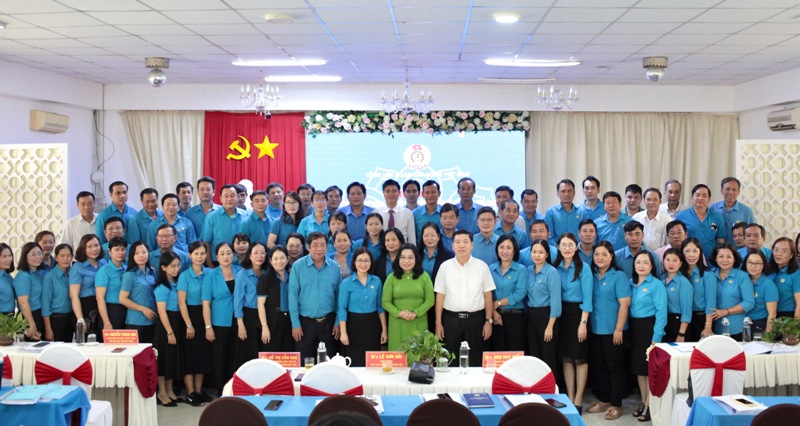 Bồi dưỡng kĩ năng xử lý các vấn đề dân tộc, tôn giáo trong hoạt động công đoàn