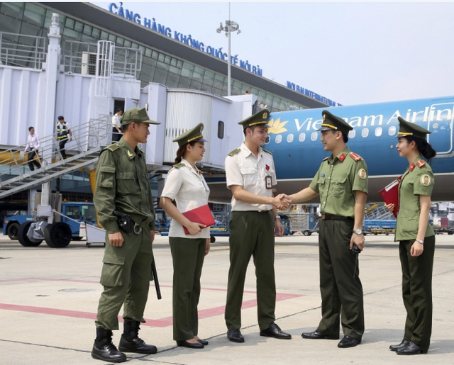 Quản lý, bảo đảm an ninh, trật tự tại cửa khẩu đường hàng không