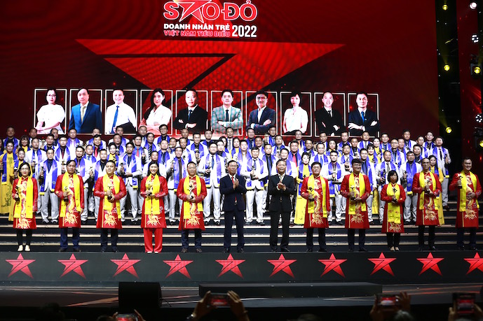 Trao giải thưởng Sao đỏ cho 10 doanh nhân trẻ Việt Nam tiêu biểu 2022